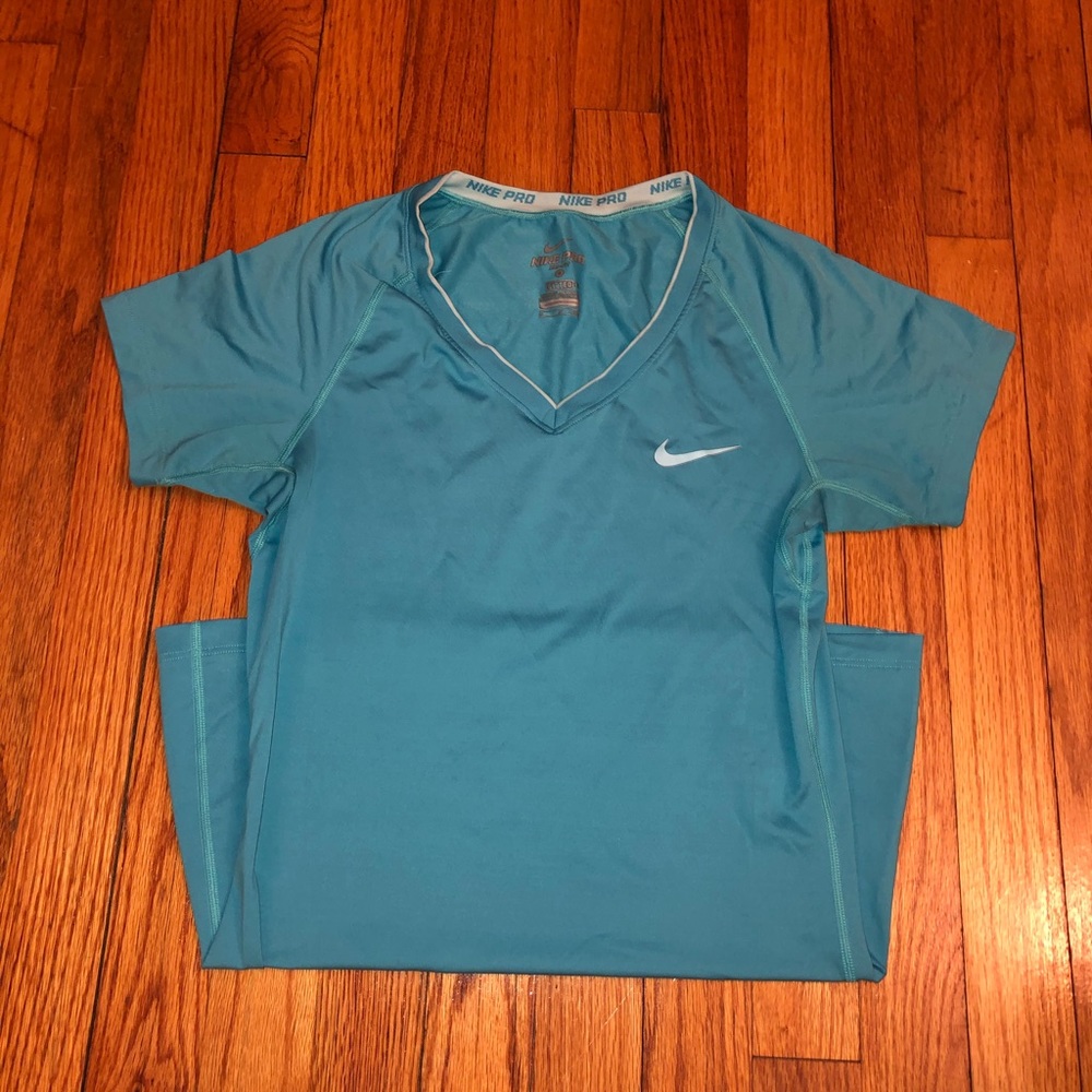Women’s Nike pro tee shirt